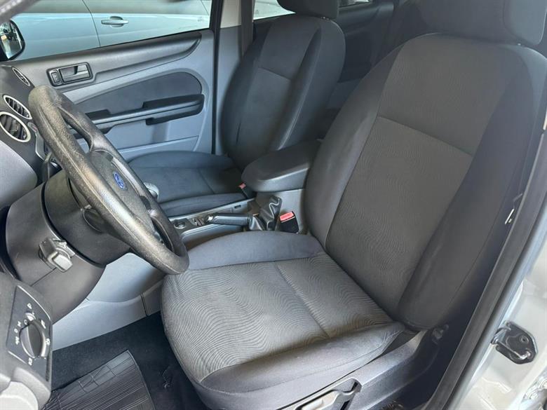 
Ford Focus Hatch 2011 full									