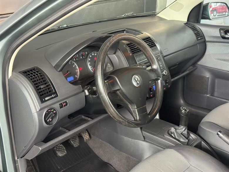 
Volkswagen Polo 2011 full									