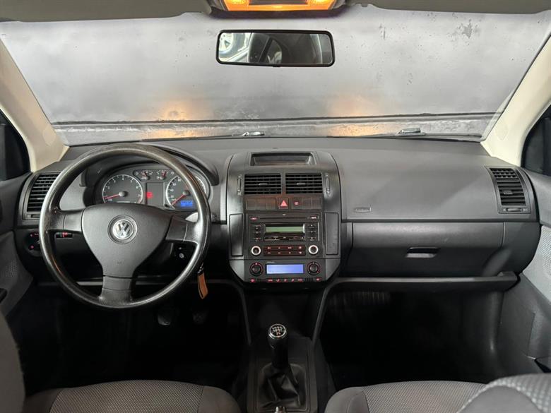 
Volkswagen Polo 2011 full									