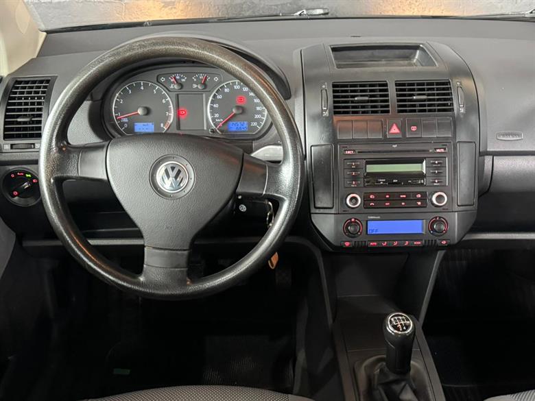 
Volkswagen Polo 2011 full									