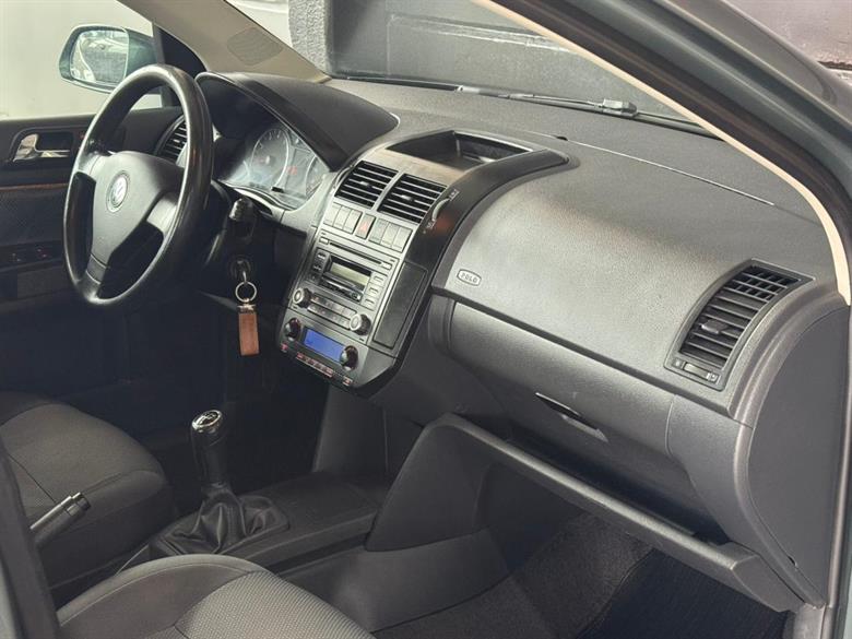 
Volkswagen Polo 2011 full									
