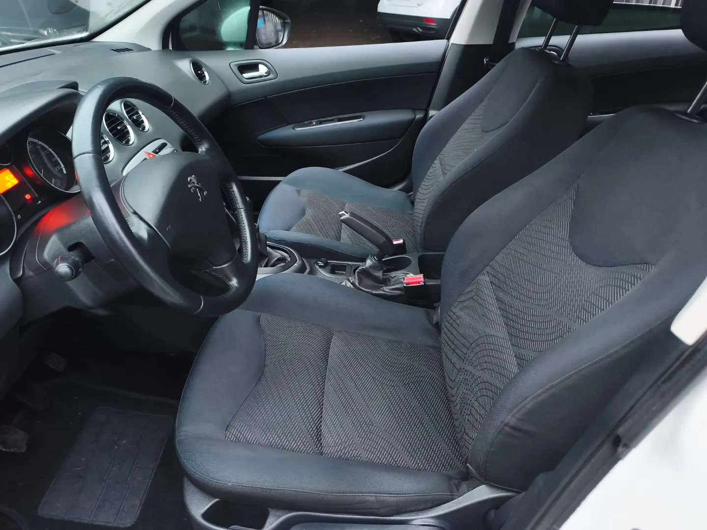 
Peugeot 308 Active 2013 full									