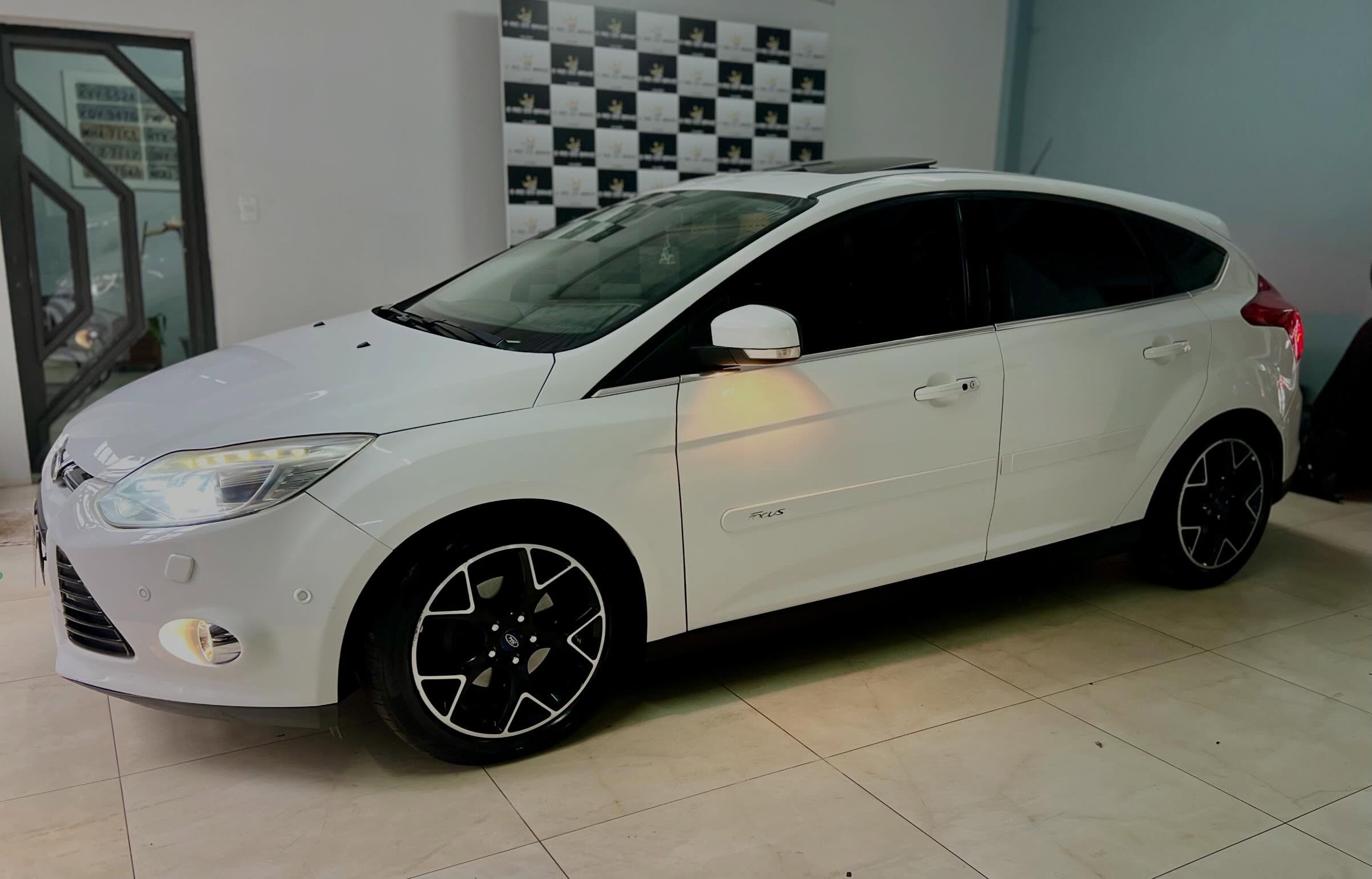 FORD FOCUS TITANIUM PLUS 2015