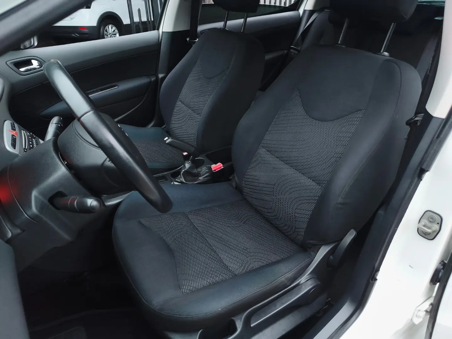 
Peugeot 308 Active 2013 full									