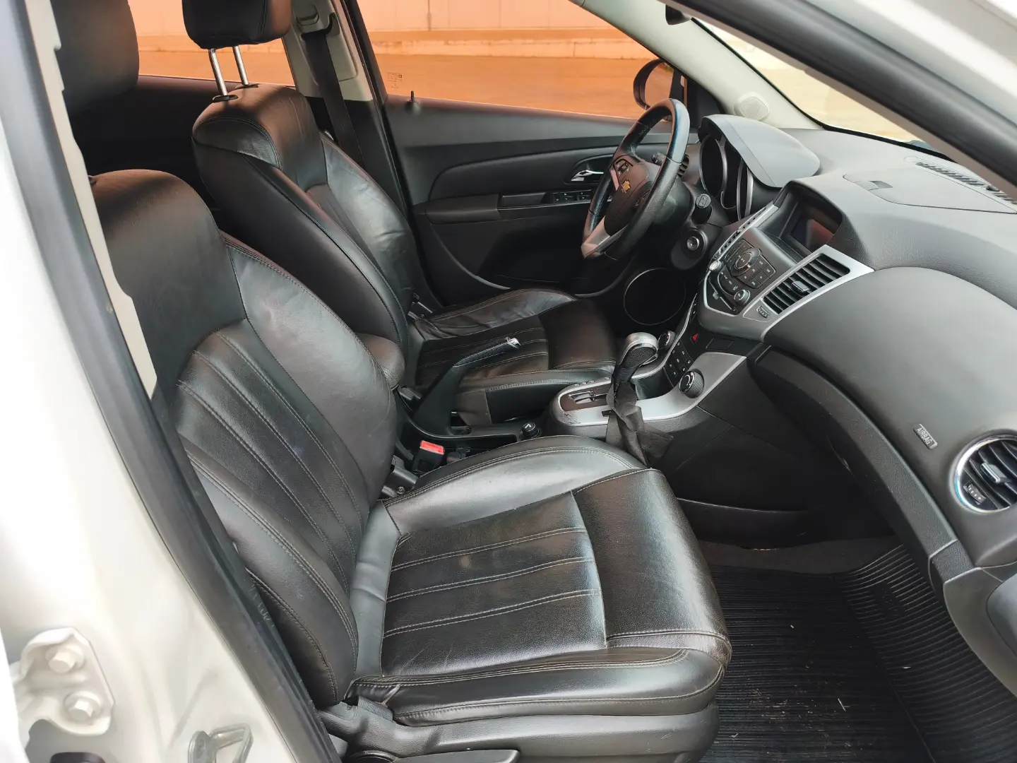 
								Chevrolet Cruze LT 2014 full									