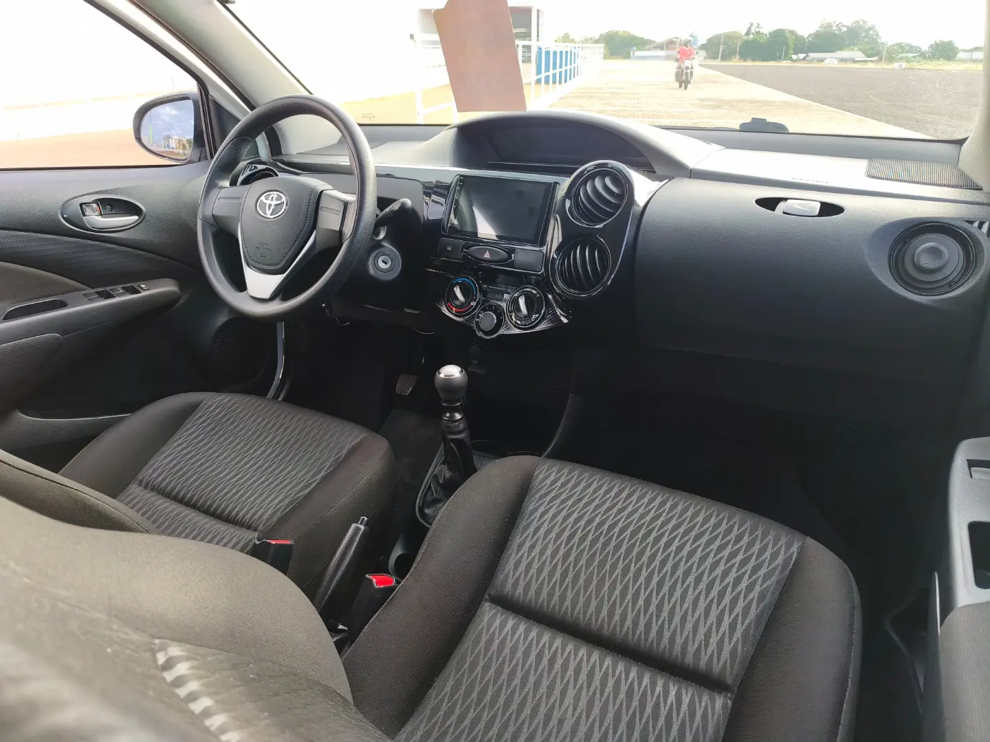 
								TOYOTA ETIOS X 2020 full									
