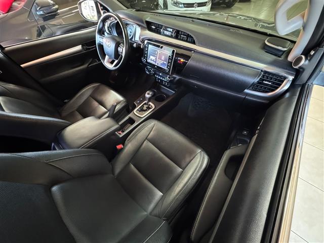 
								Toyota Hilux CD SRX 2021 full									