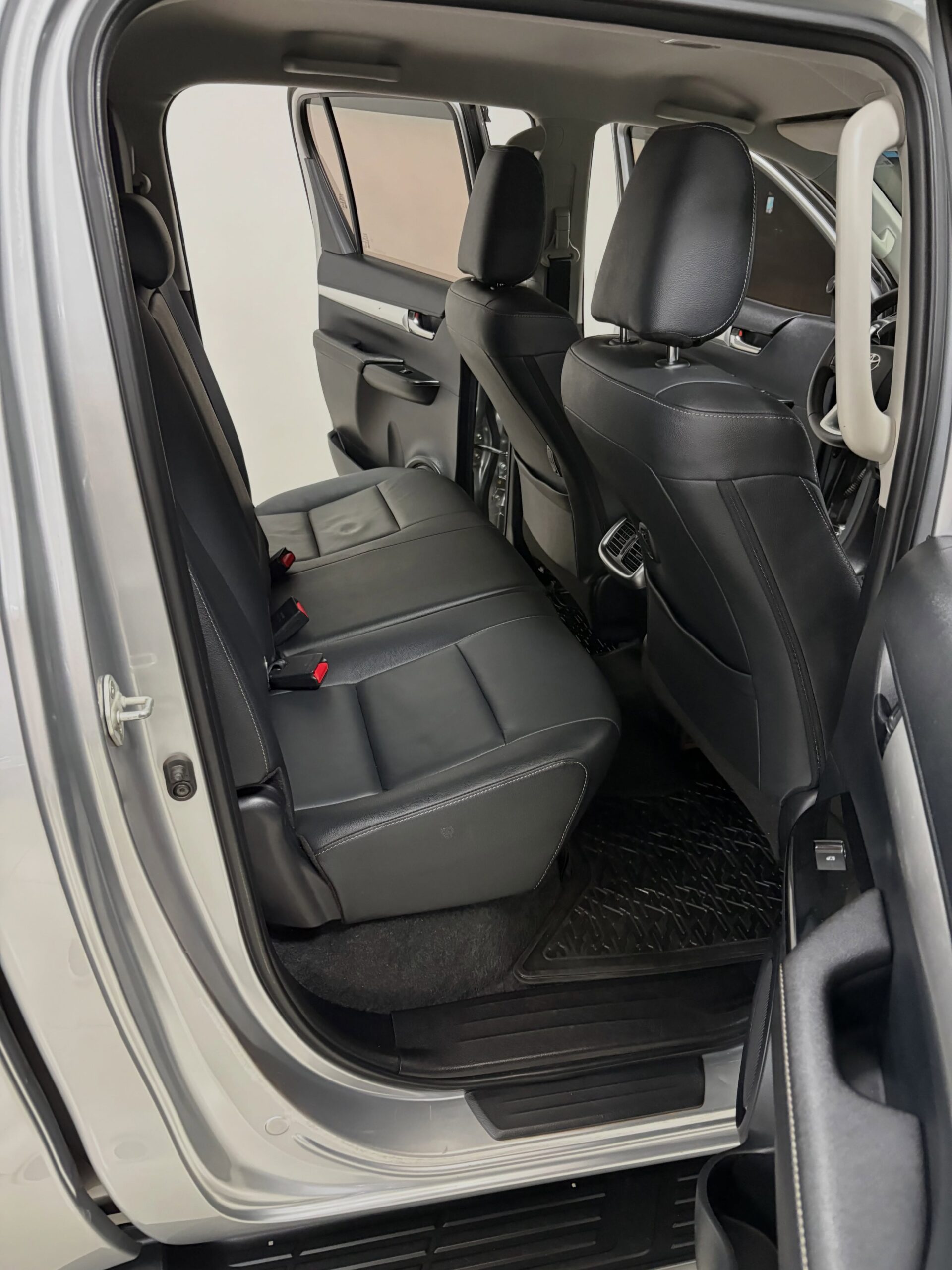 
								Toyota Hilux SRV 2020 full									