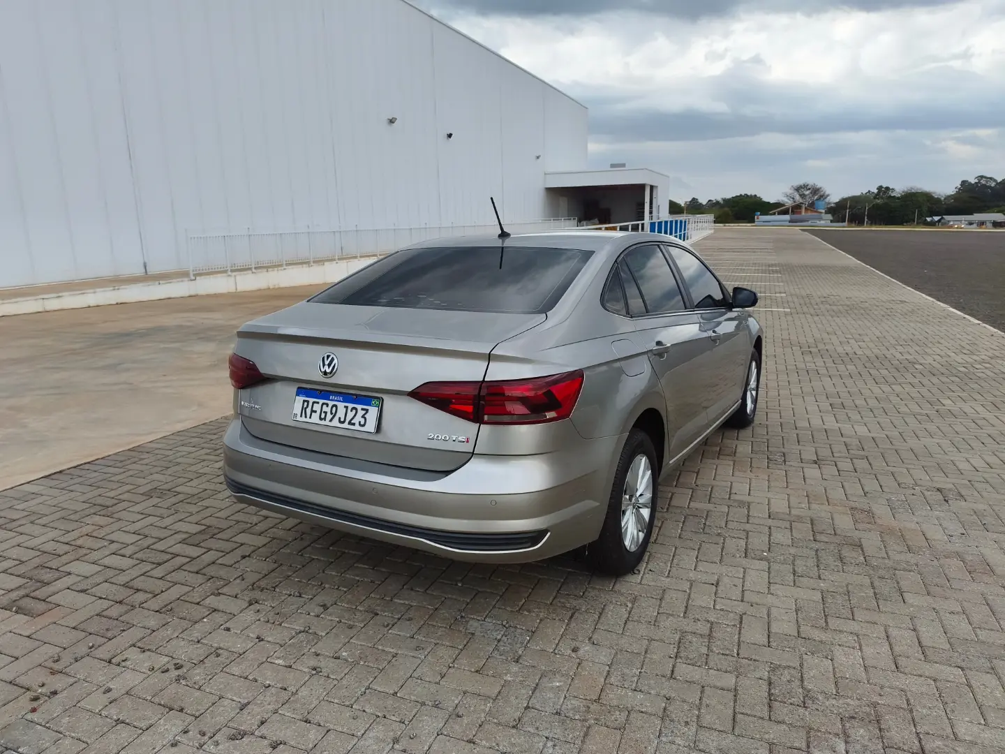 
								VOLKSWAGEN VIRTUS COMFORTLINE 2021 full									