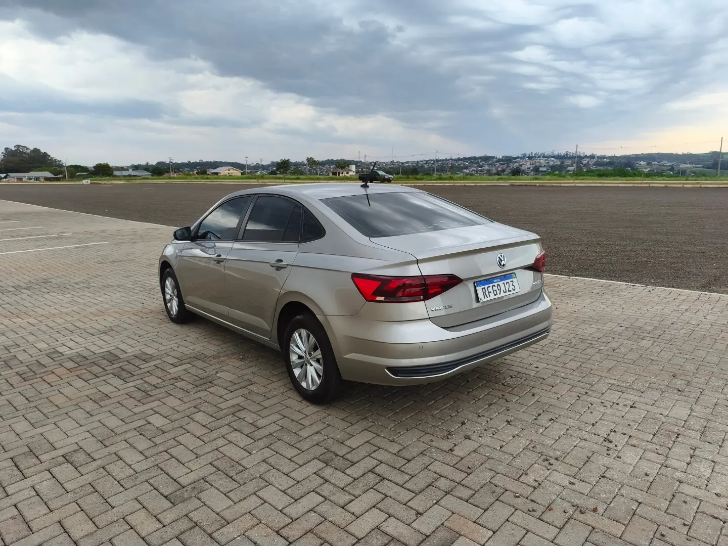 
								VOLKSWAGEN VIRTUS COMFORTLINE 2021 full									