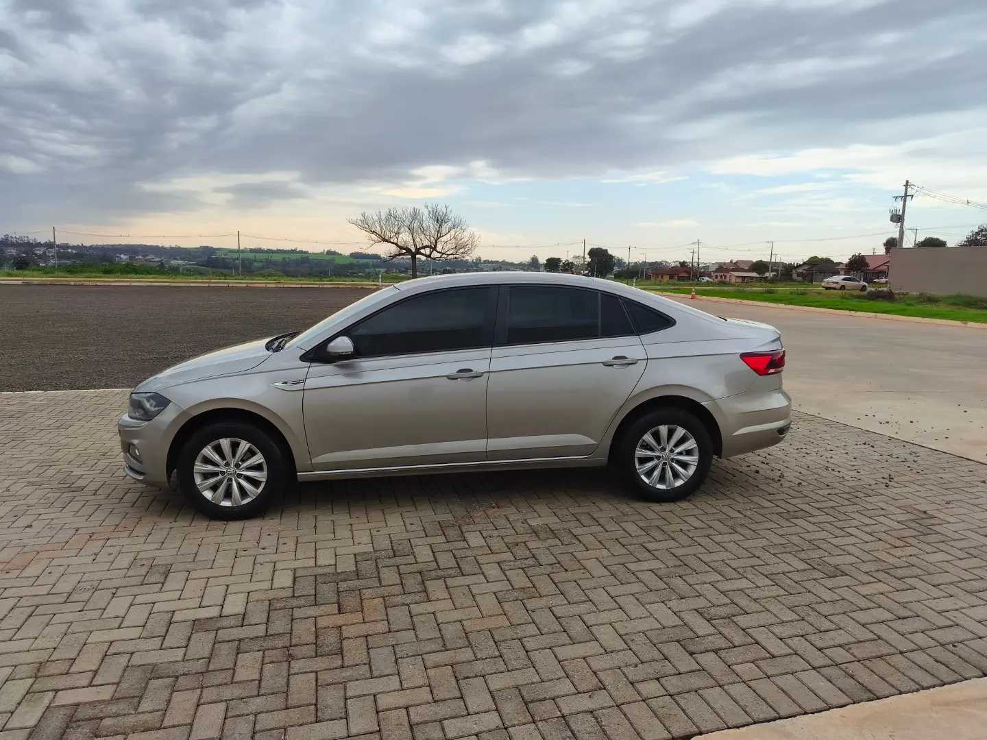 
								VOLKSWAGEN VIRTUS COMFORTLINE 2021 full									