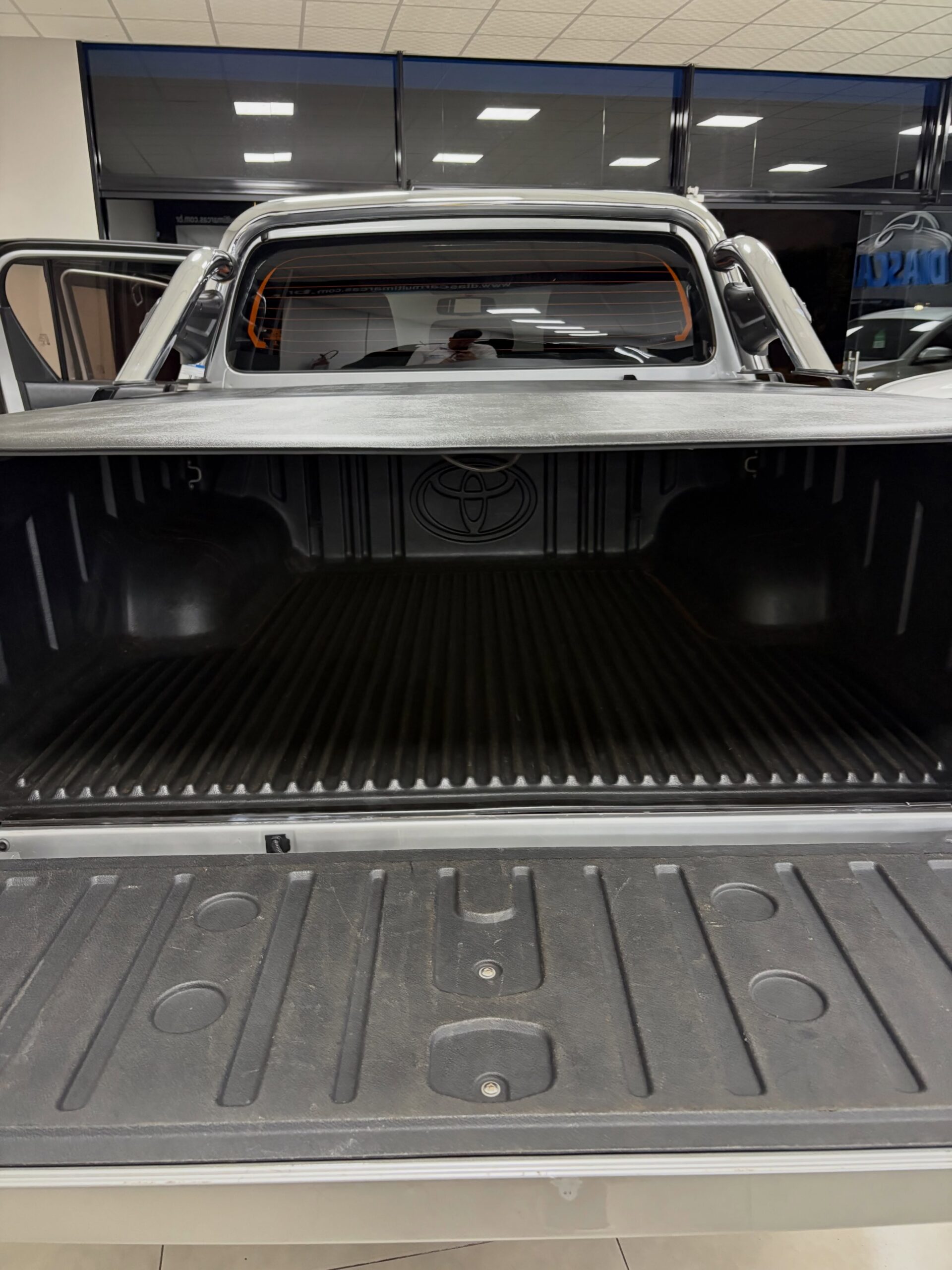 
								Toyota Hilux SRV 2020 full									