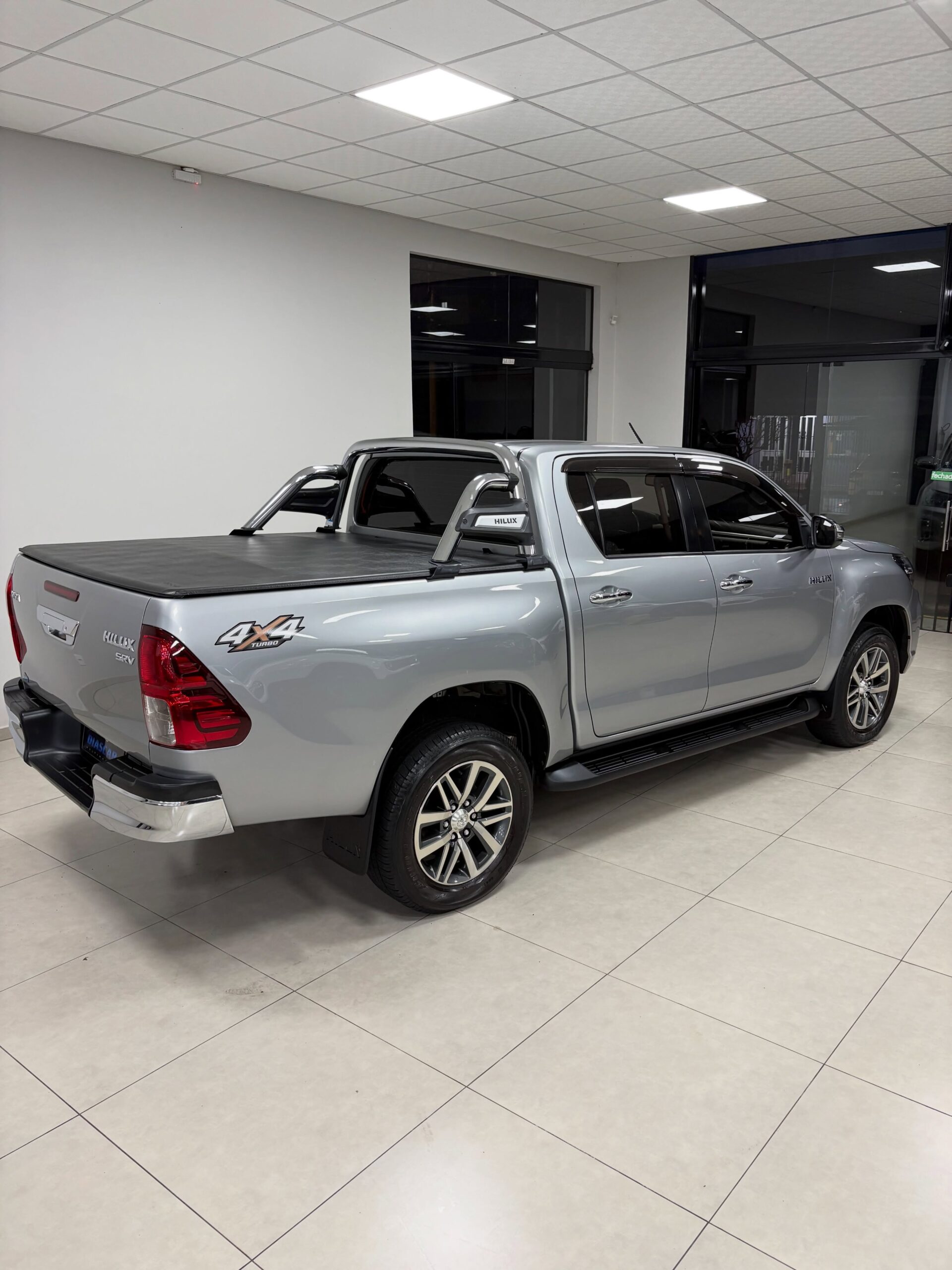 
								Toyota Hilux SRV 2020 full									