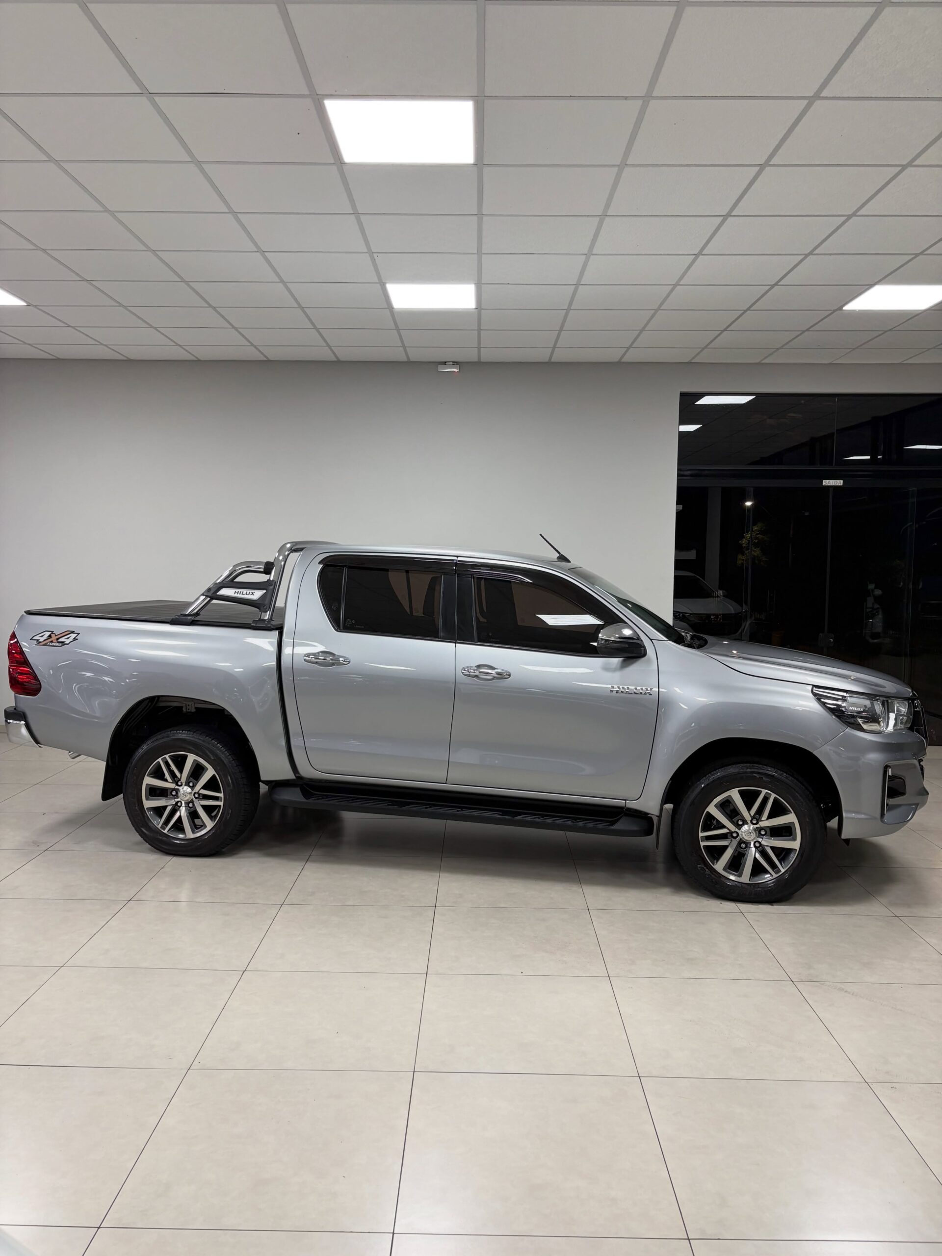 
								Toyota Hilux SRV 2020 full									