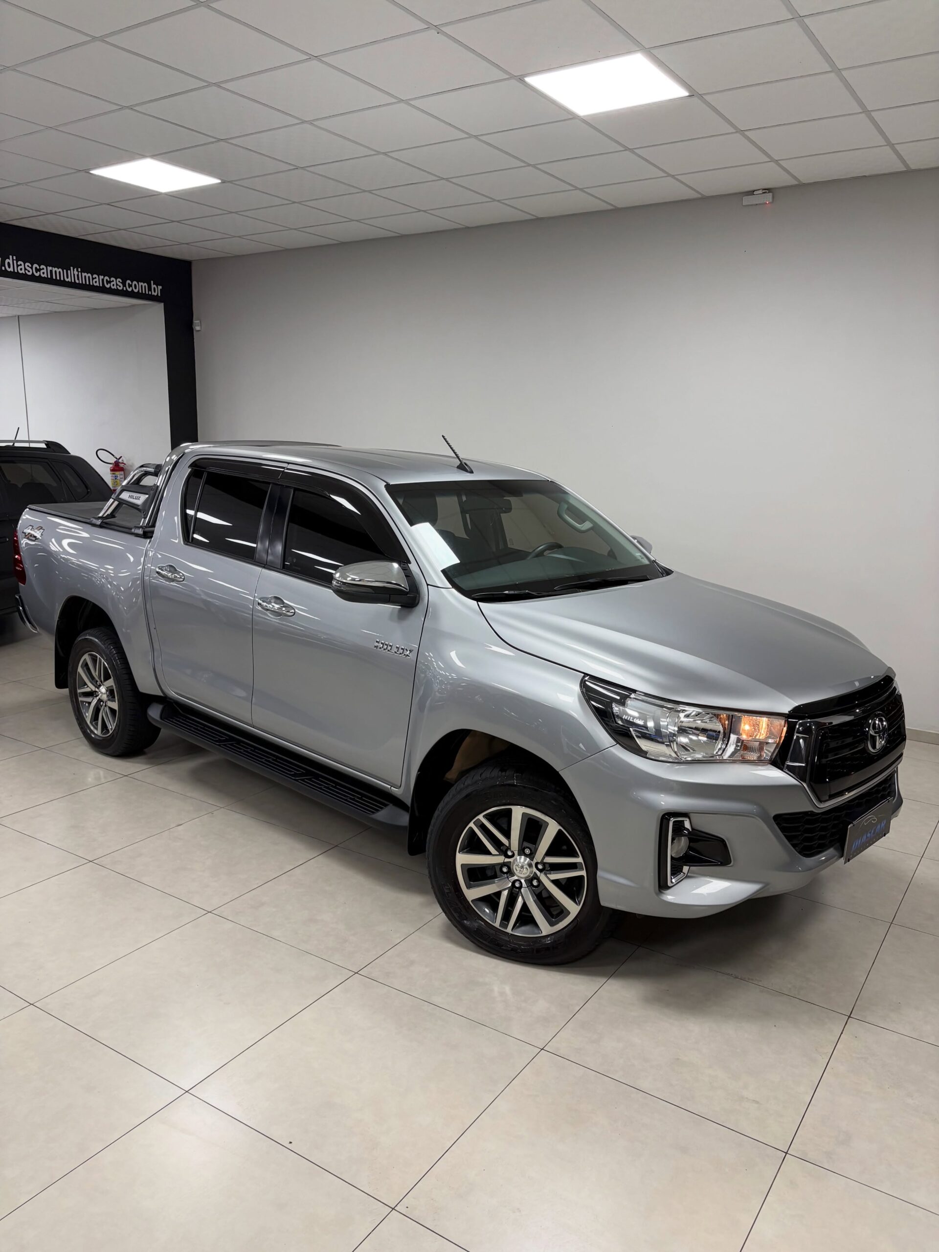 
								Toyota Hilux SRV 2020 full									
