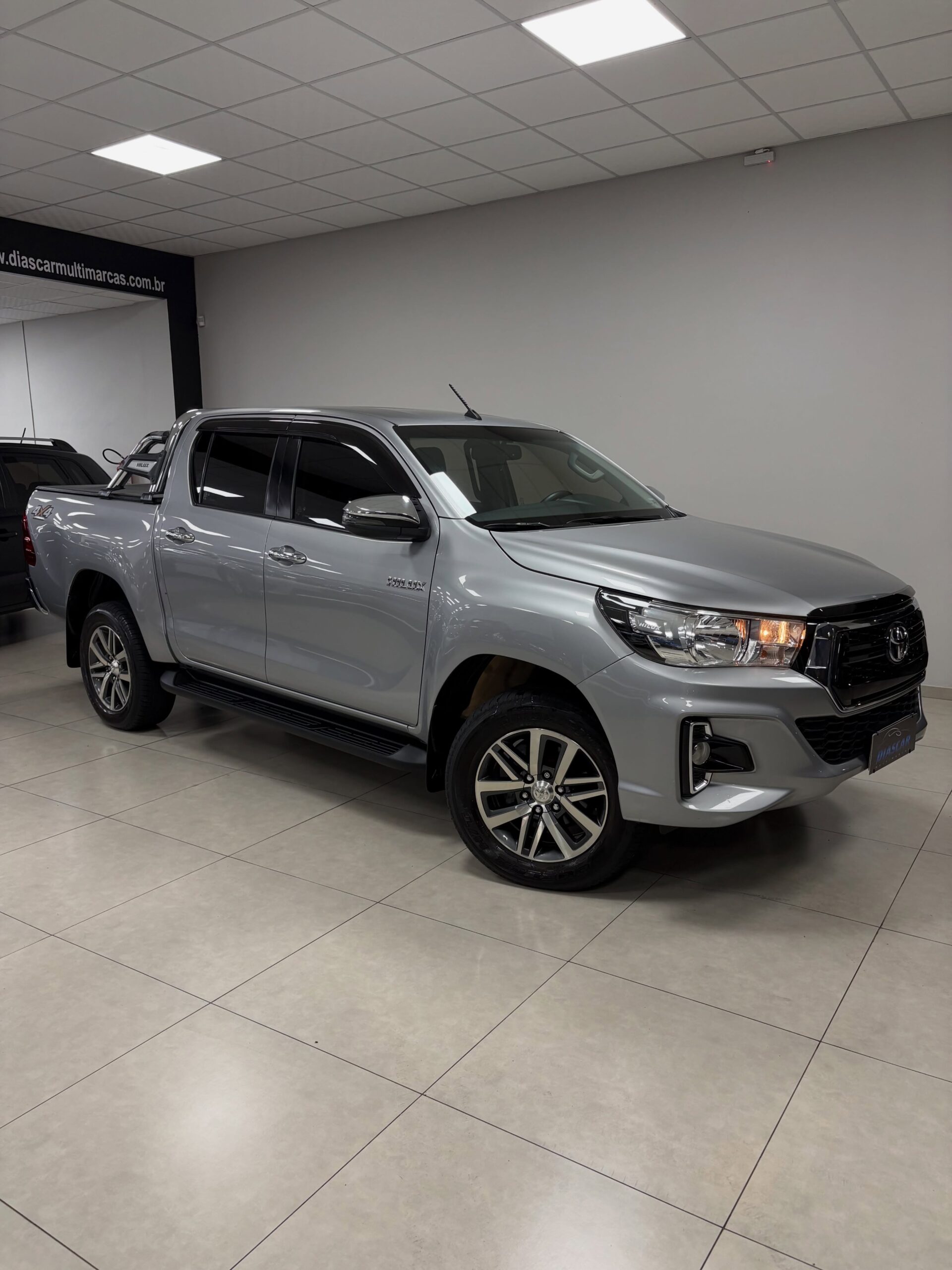 
								Toyota Hilux SRV 2020 full									