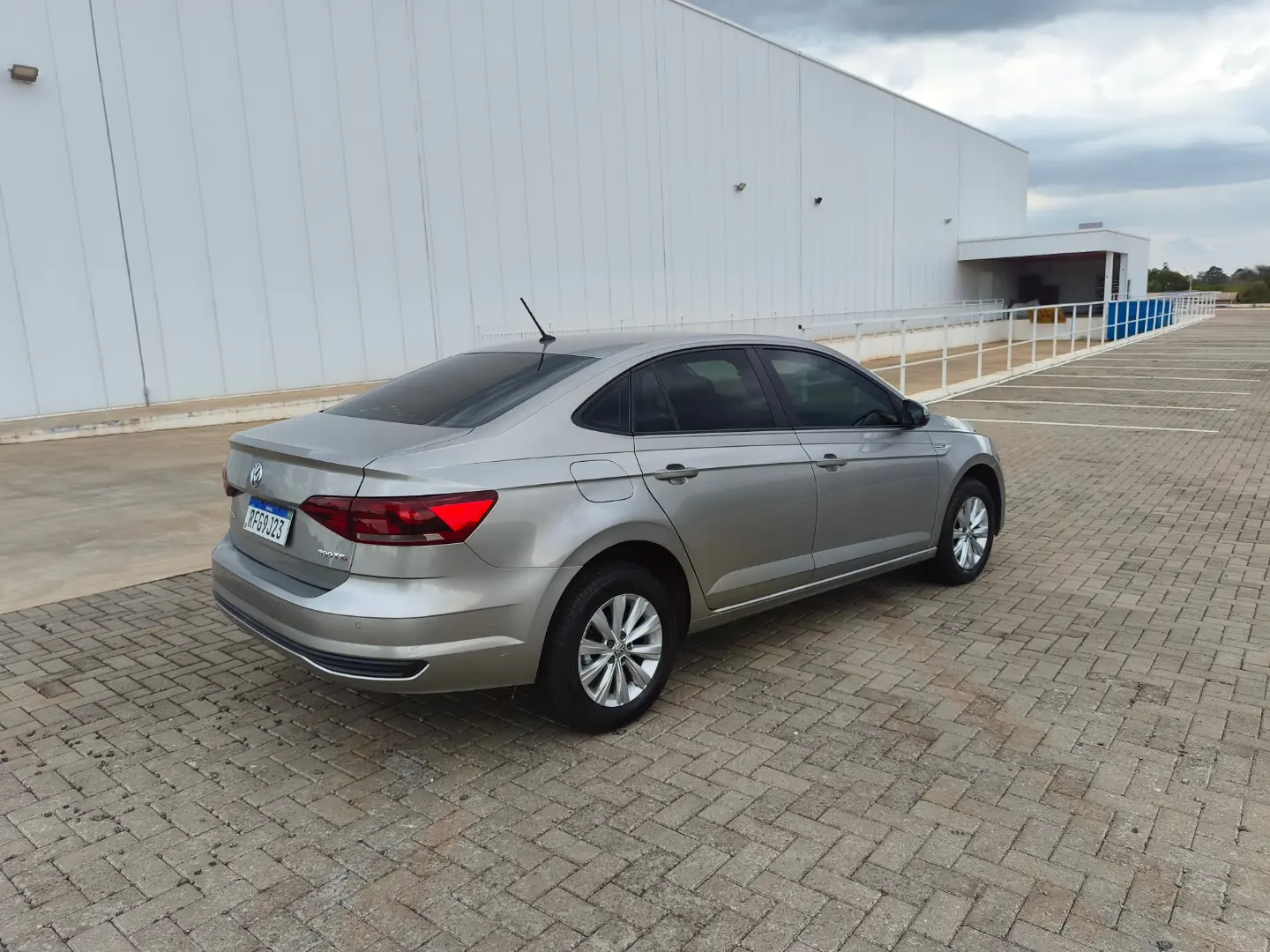 
								VOLKSWAGEN VIRTUS COMFORTLINE 2021 full									