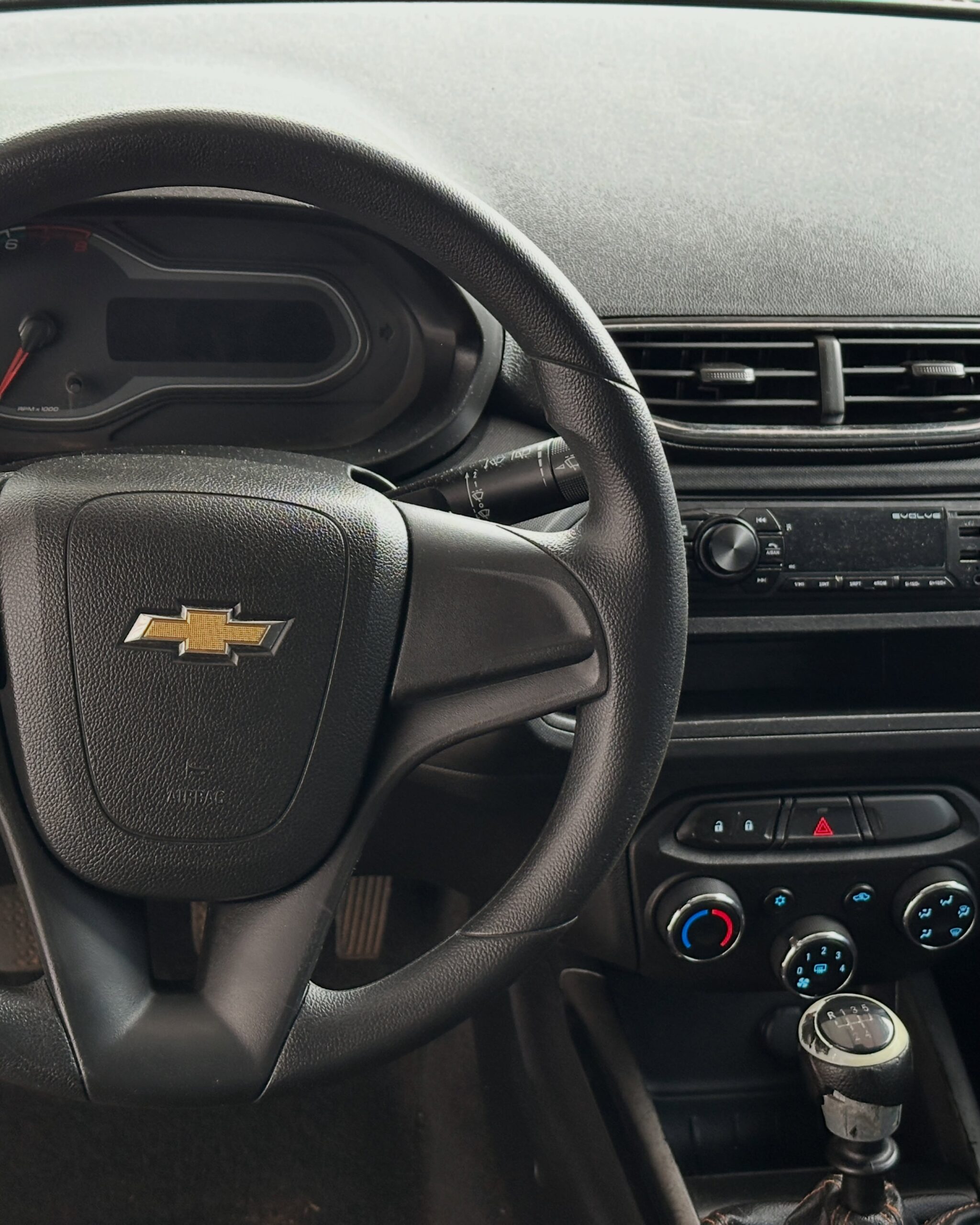 
								CHEVROLET ONIX LT 2013 full									