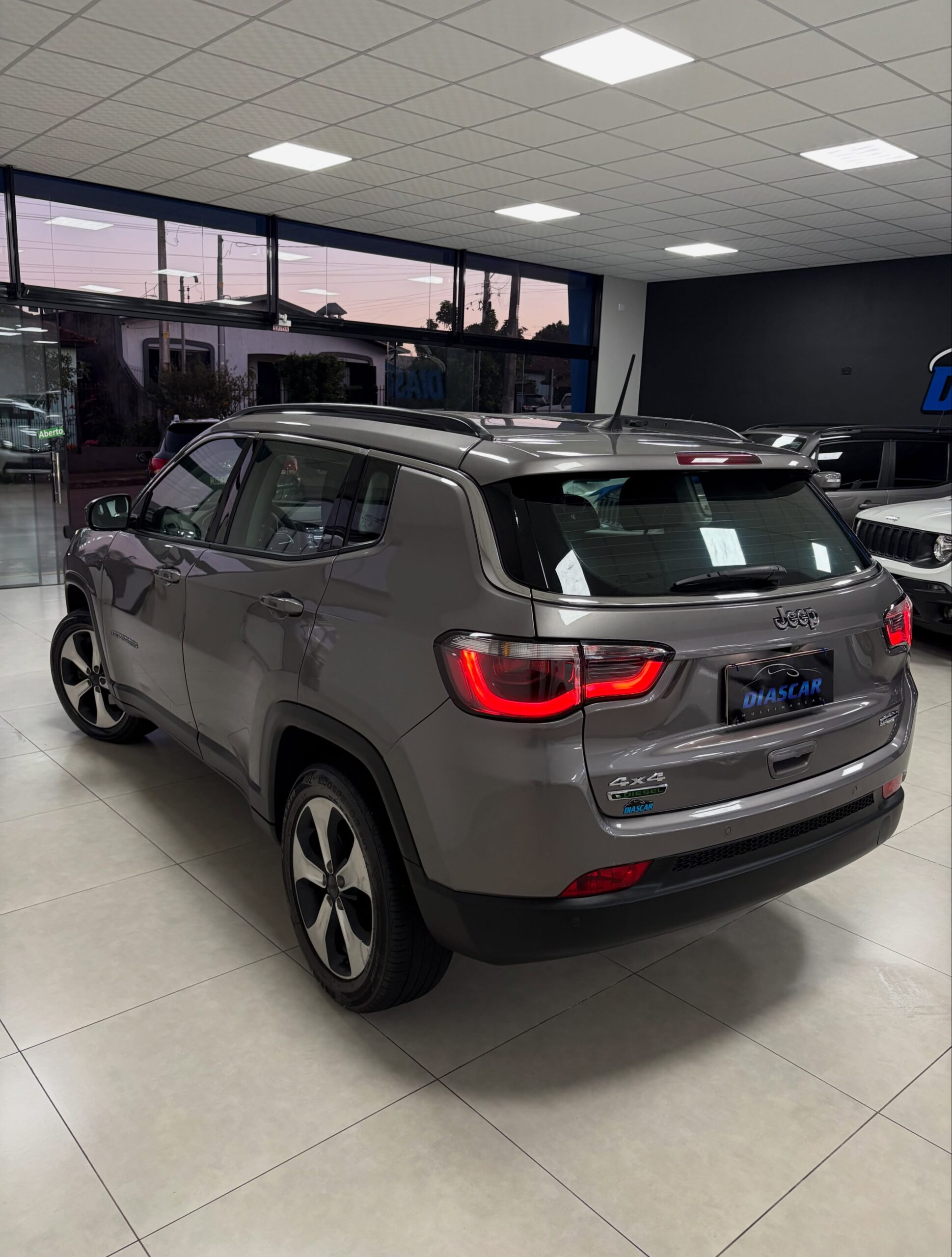 
								Jeep Compass Longitude 2018 full									