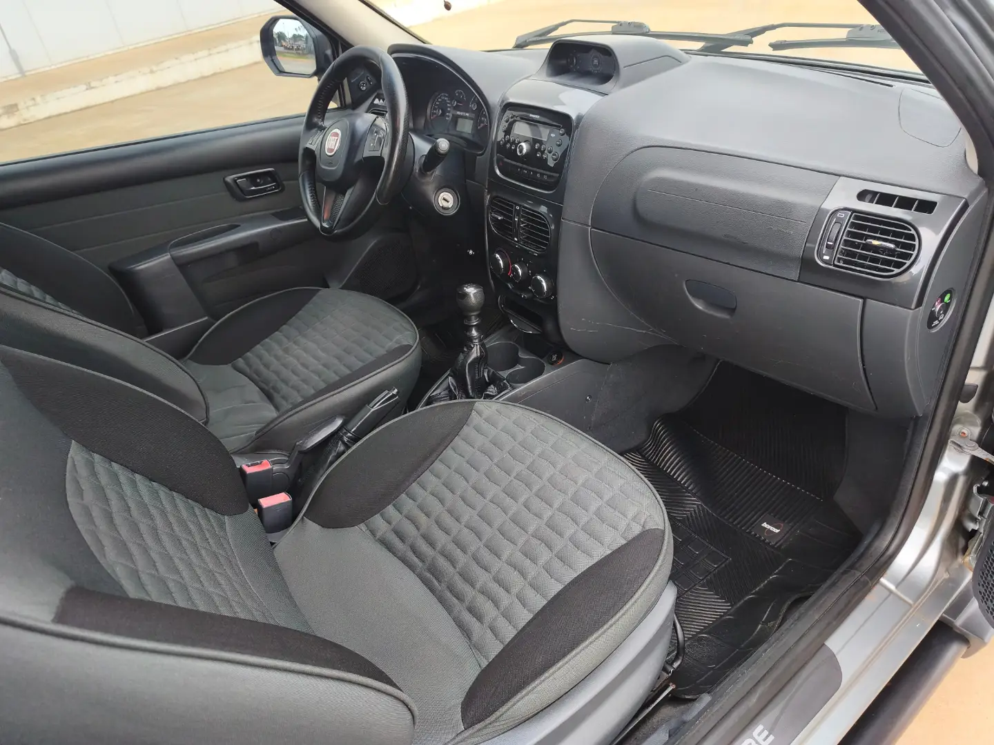 
								FIAT STRADA ADVENTURE 2015 full									