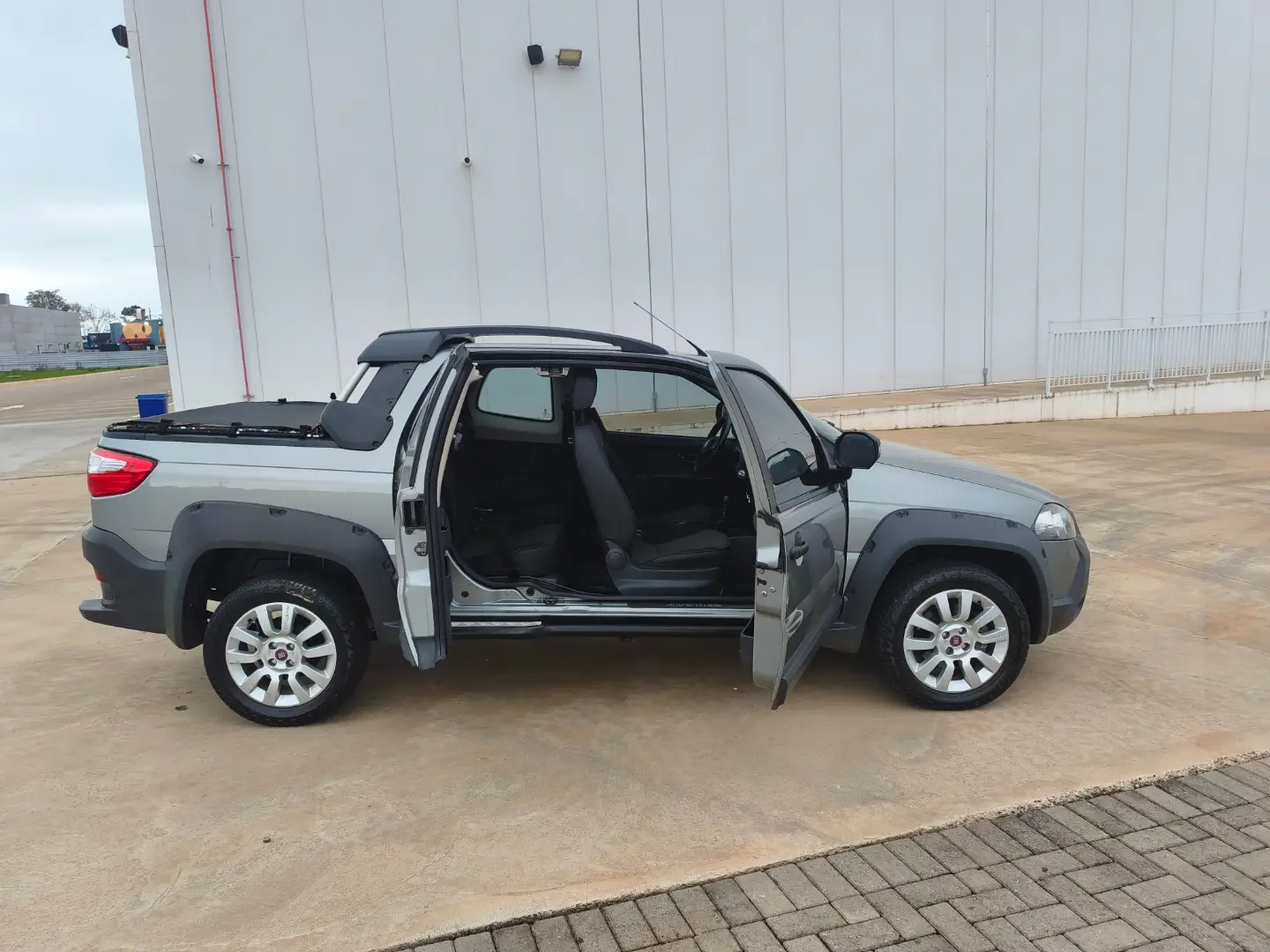 
								FIAT STRADA ADVENTURE 2015 full									